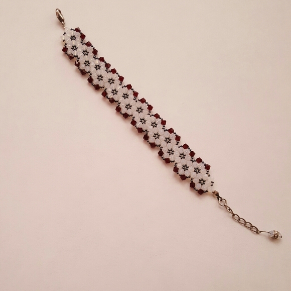 Flower design beaded bracelet - Picture 5 of 12